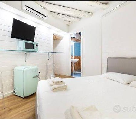Abbalughente Central Rooms Кальярі Екстер'єр фото